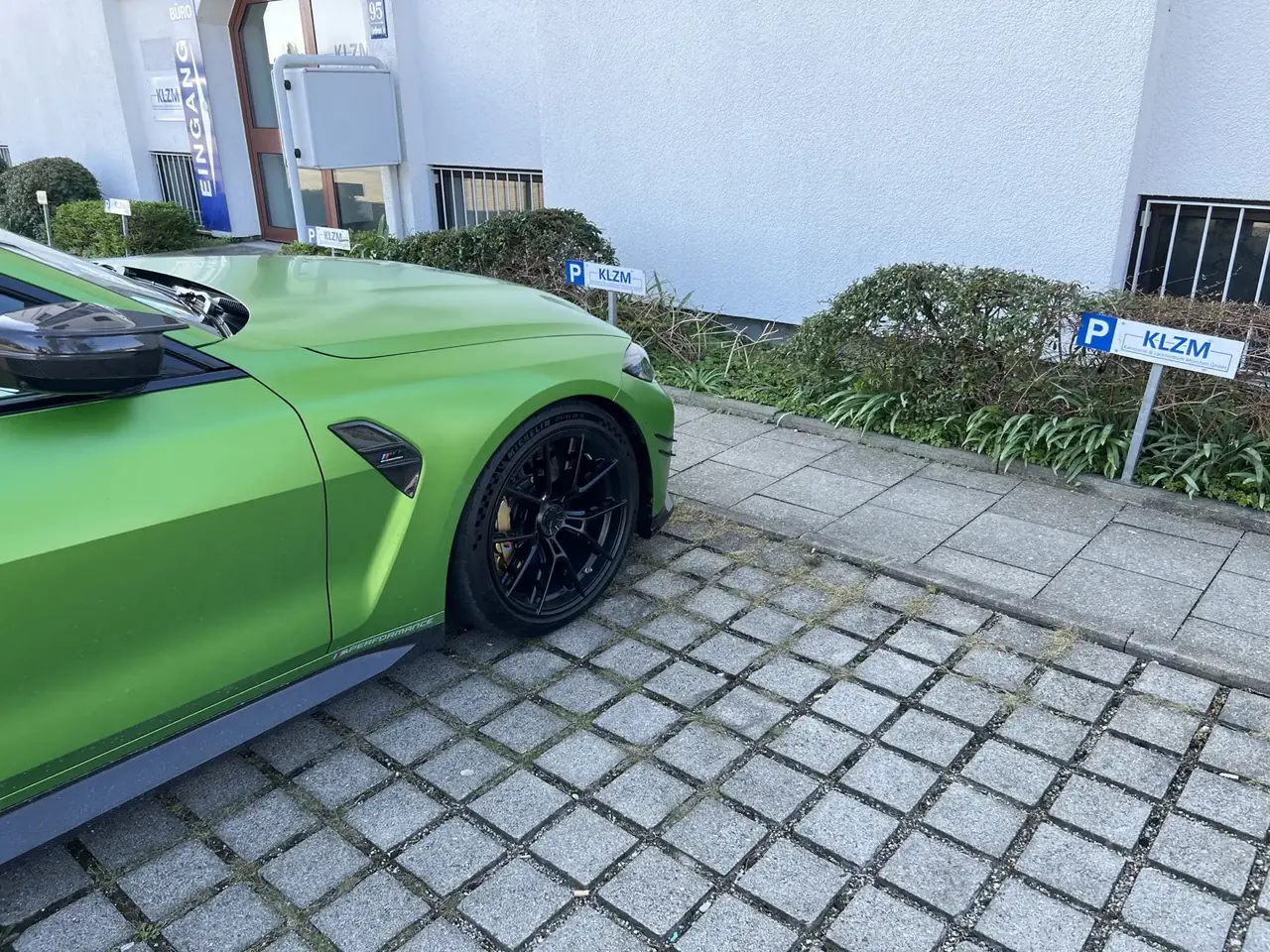 BMW M Performance Fahrzeug am KLZM Karosserie- und Lackzentrum in Garching bei München