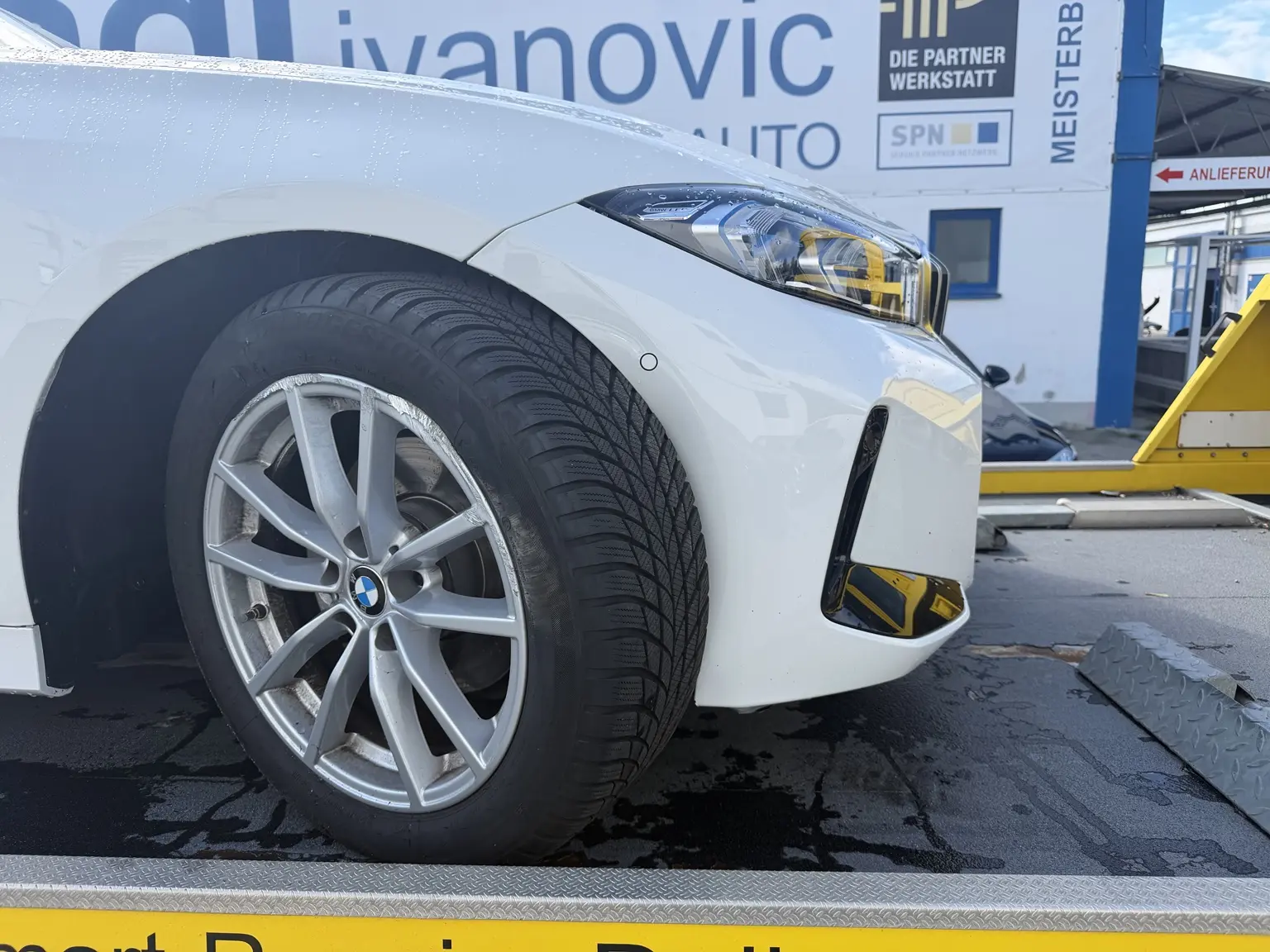BMW-Radaufhängung bei der Schadenprüfung bei KLZM in Garching bei München