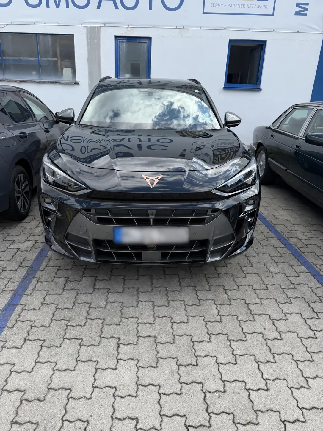 Cupra bei der Schadenaufnahme bei KLZM in Garching bei München