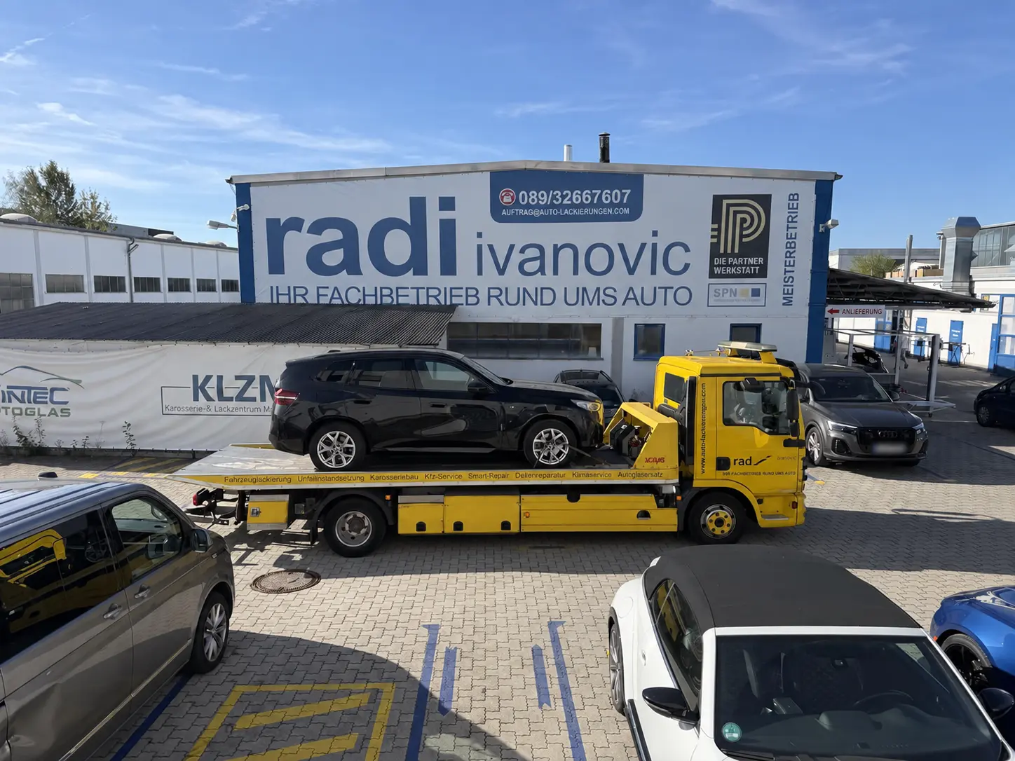 Fahrzeugtransport auf dem Betriebshof bei KLZM in Garching bei München