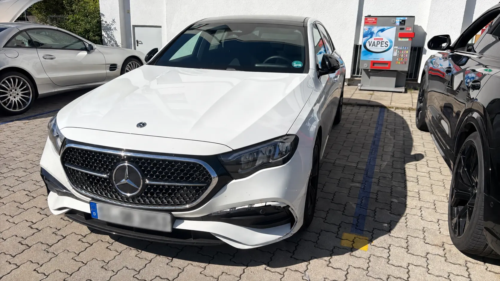 Mercedes E-Klasse bei der Fahrzeugannahme bei KLZM in Garching bei München