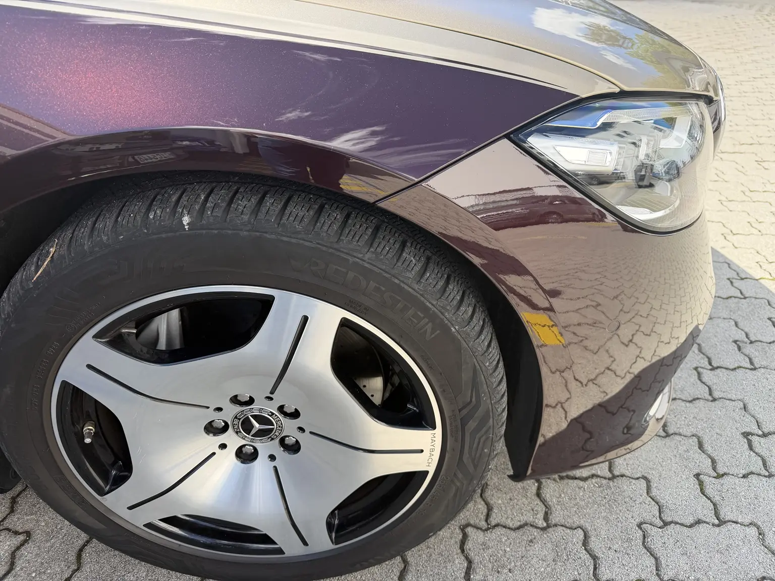 Mercedes-Kotflügel mit Lackschaden bei KLZM in Garching bei München