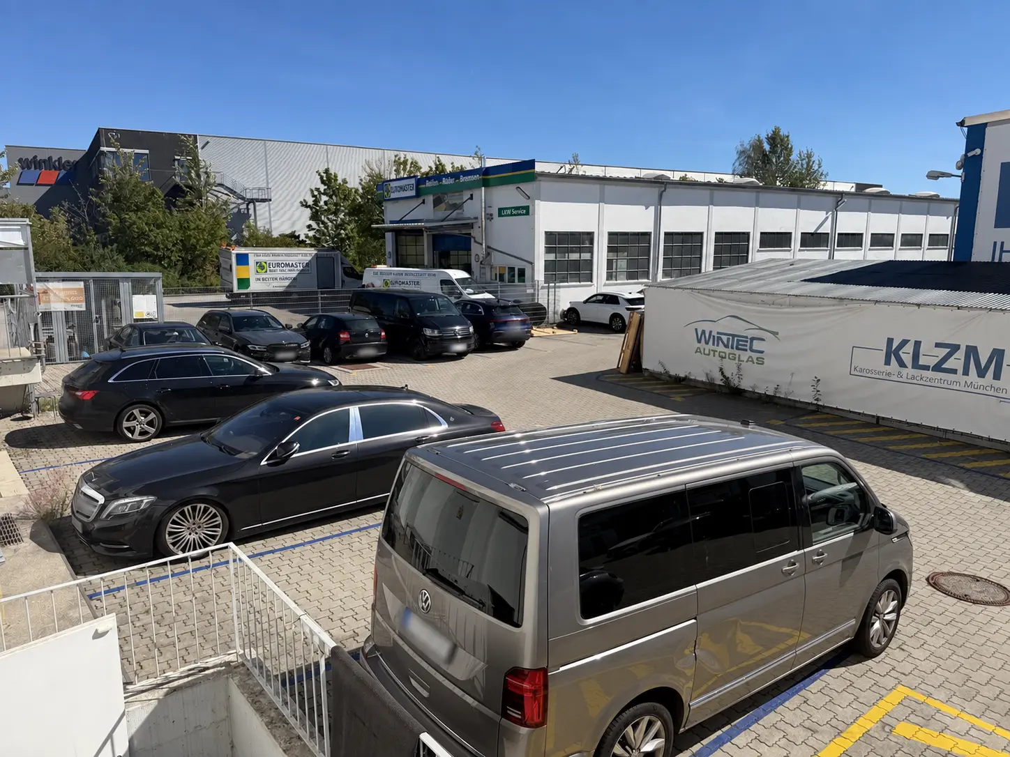 Fahrzeugannahme für Standheizungsprüfung und Autoservice bei KLZM in Garching